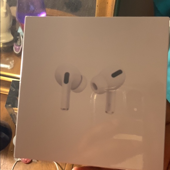 Air pod pros - Picture 1 of 1
